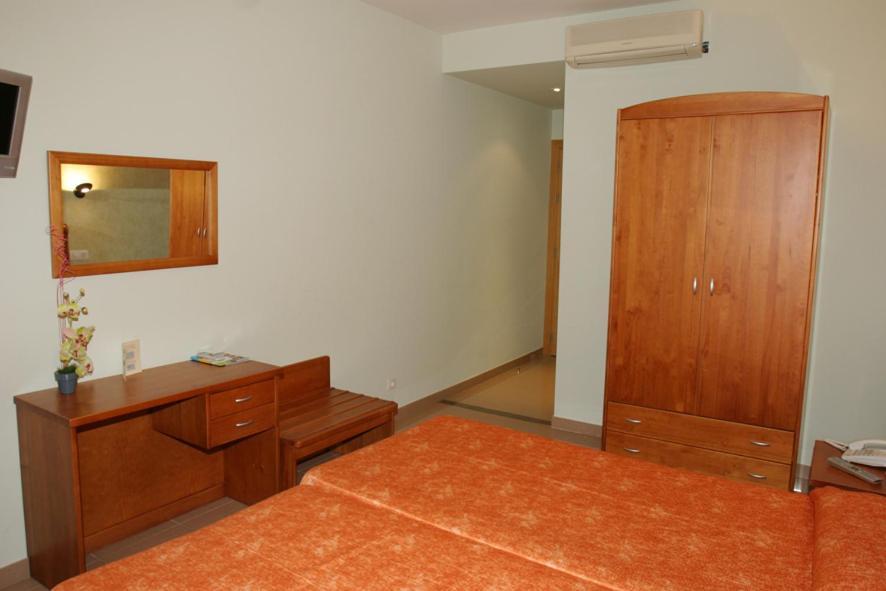 Hotel Fonda Neus ซานต์ซาดูร์นี ดาโนยา ภายนอก รูปภาพ