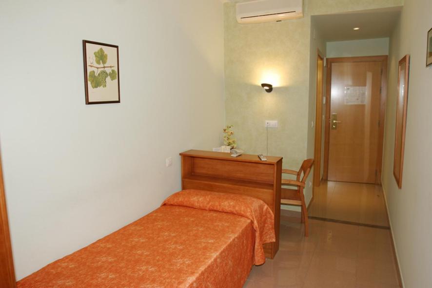 Hotel Fonda Neus ซานต์ซาดูร์นี ดาโนยา ภายนอก รูปภาพ