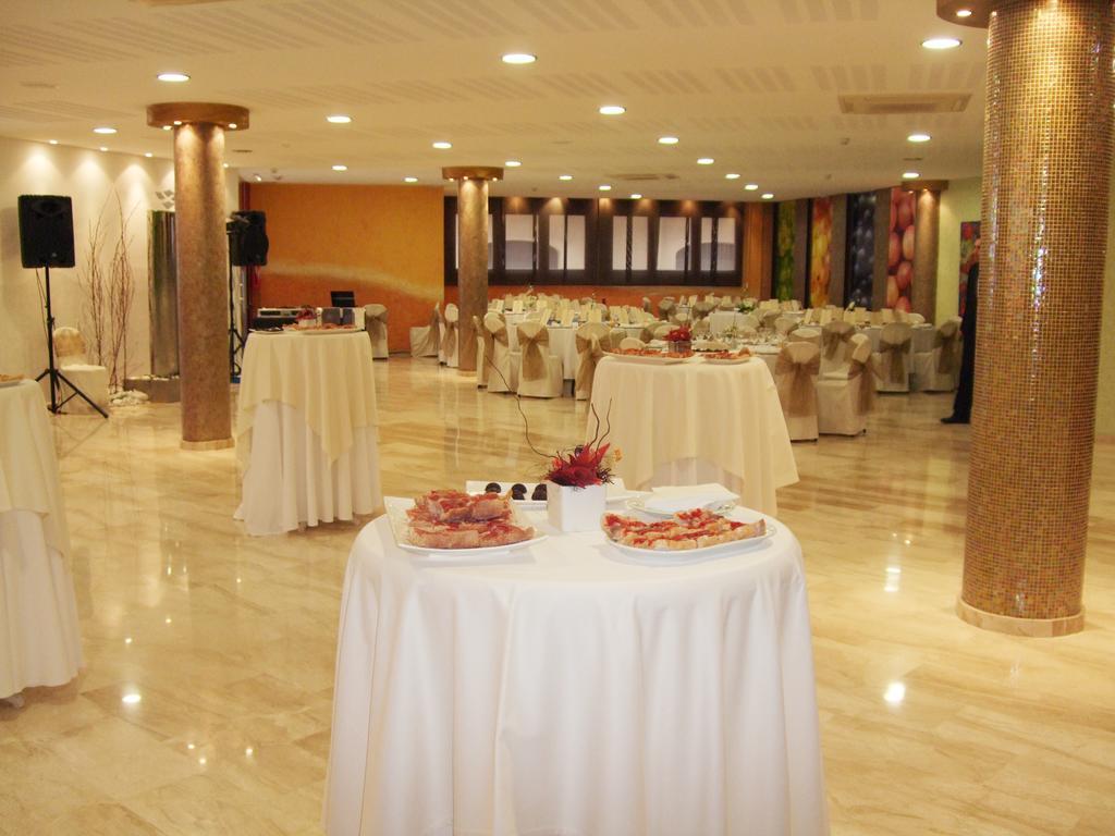 Hotel Fonda Neus ซานต์ซาดูร์นี ดาโนยา ภายนอก รูปภาพ