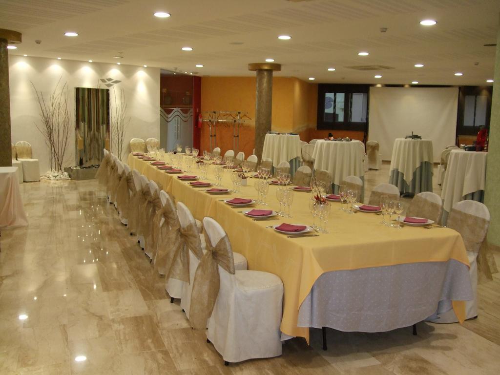 Hotel Fonda Neus ซานต์ซาดูร์นี ดาโนยา ภายนอก รูปภาพ