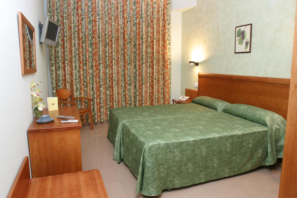 Hotel Fonda Neus ซานต์ซาดูร์นี ดาโนยา ภายนอก รูปภาพ